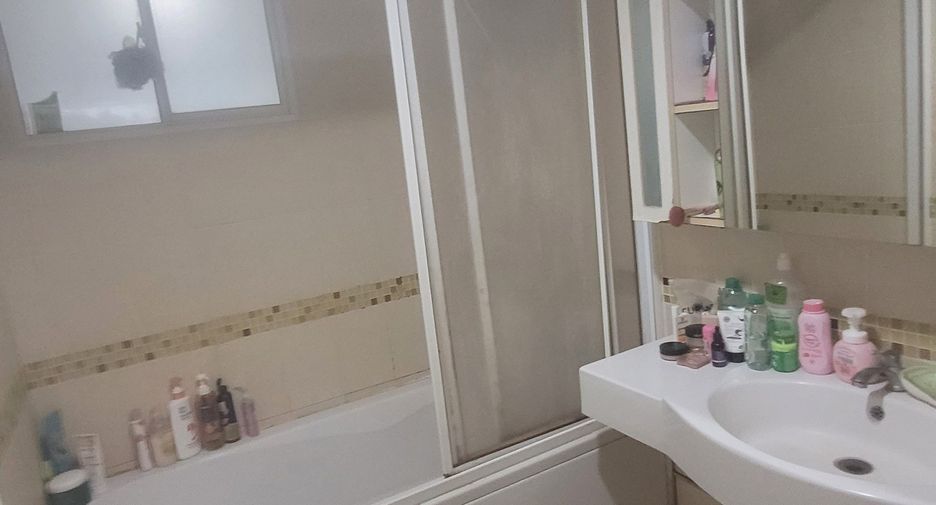 For sale 1 bed condo in Thon Buri, Bangkok