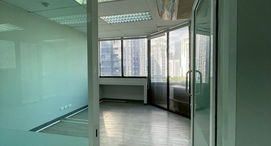 Büro zur Miete in Huai Khwang, Bangkok