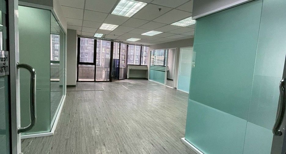 Büro zur Miete in Huai Khwang, Bangkok