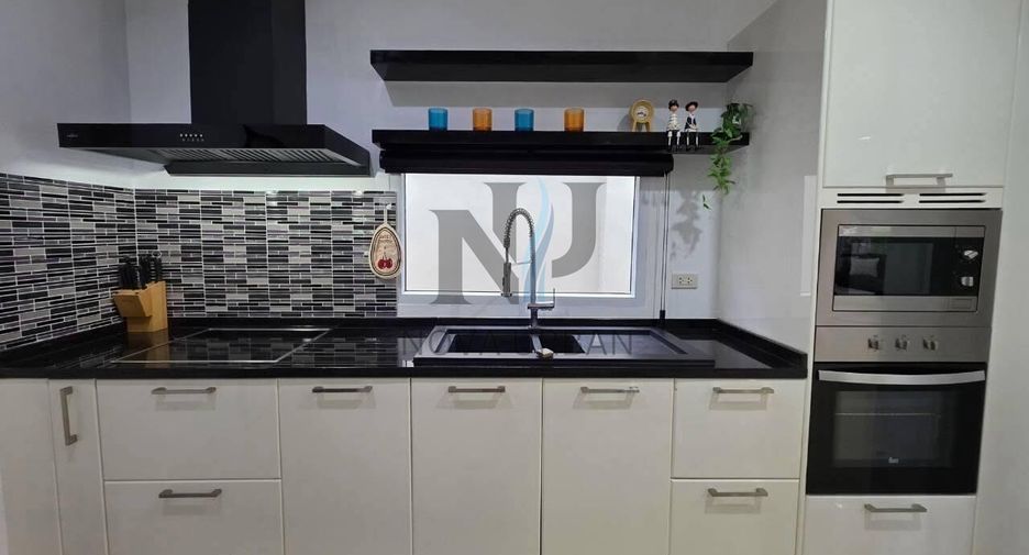 For rent 3 bedrooms villa in Bang Lamung, Chonburi