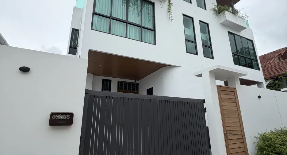 For sale and for rent 3 bedrooms villa in Mueang Phuket, Phuket