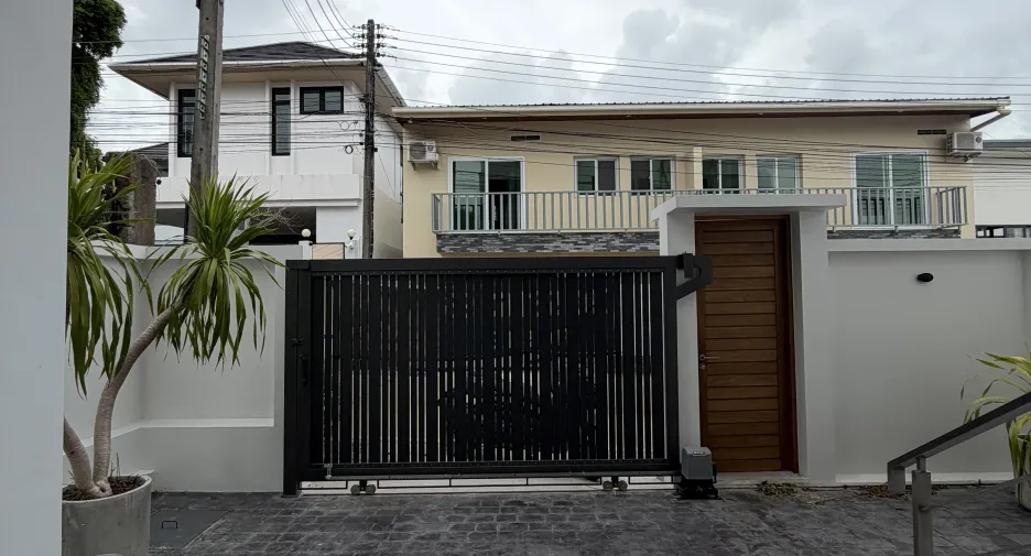 For sale and for rent 3 bedrooms villa in Mueang Phuket, Phuket