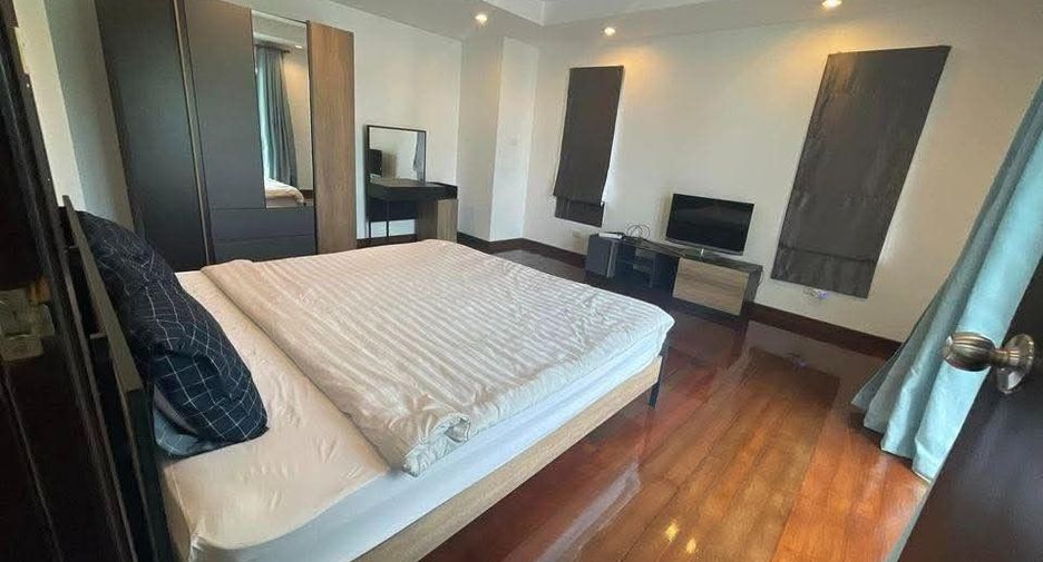 For rent 3 bedrooms villa in Mueang Phuket, Phuket