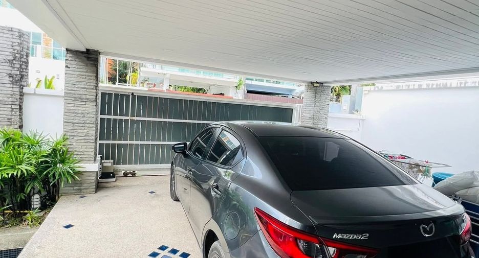 For rent 3 bedrooms villa in Mueang Phuket, Phuket