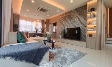 Casa en venta de 4 habitaciones en Lat Krabang, Bangkok