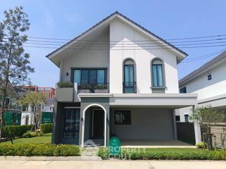 Casa en venta de 4 habitaciones en Lat Krabang, Bangkok