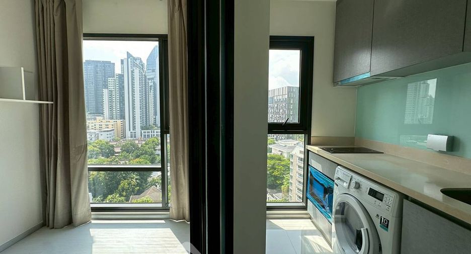 For sale 1 bed condo in Khlong Toei, Bangkok
