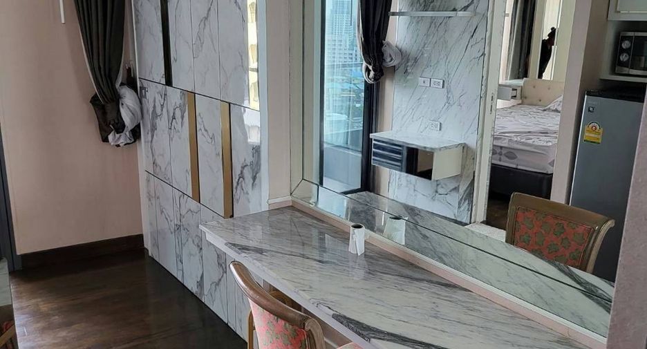 Condo en venta de 1 habitaciones en Khlong Toei, Bangkok