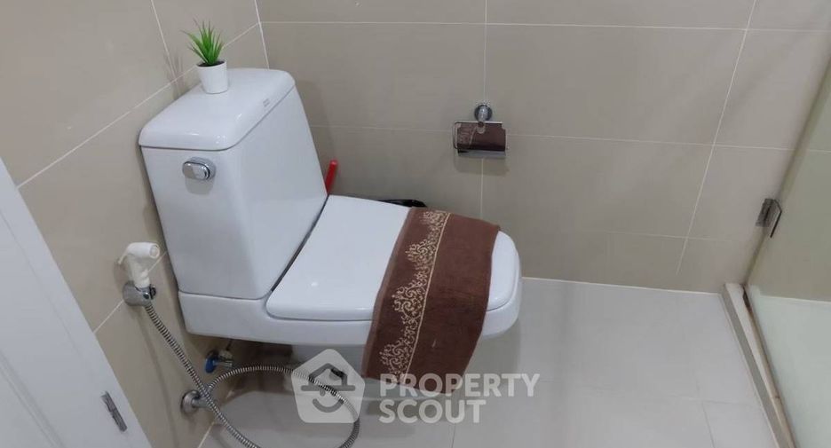 Condo en venta de 3 habitaciones en Huai Khwang, Bangkok