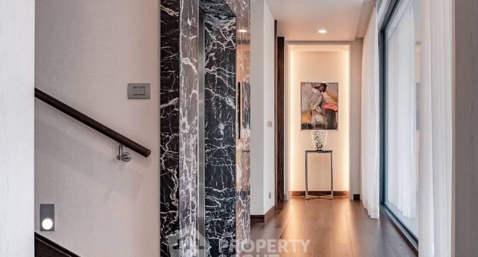 Casa en venta de 5 habitaciones en Huai Khwang, Bangkok
