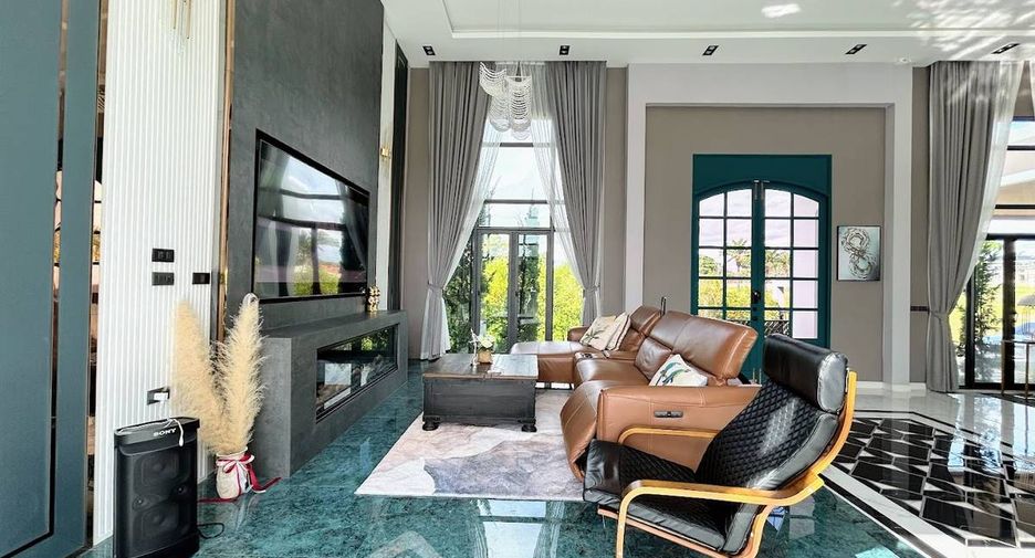 Villa en venta de 4 habitaciones en Bang Lamung, Chonburi