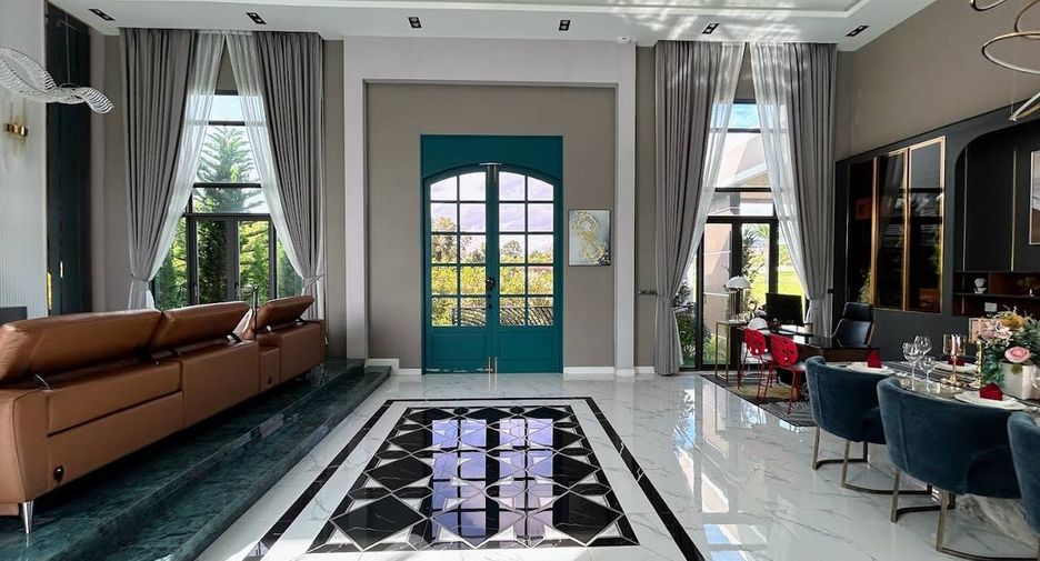 Villa en venta de 4 habitaciones en Bang Lamung, Chonburi