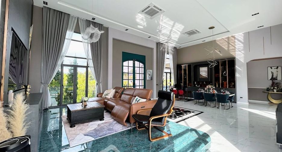 Villa en venta de 4 habitaciones en Bang Lamung, Chonburi