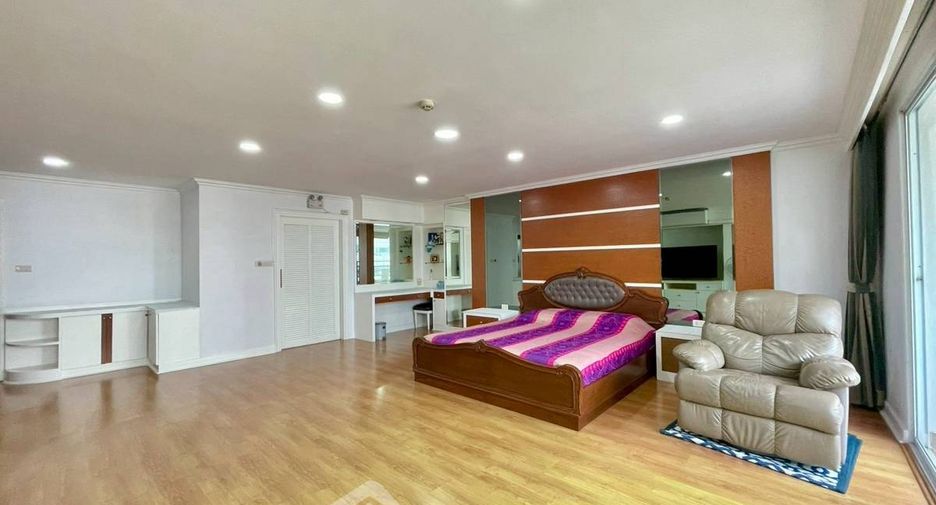 For sale 3 bedrooms condo in Khlong Toei, Bangkok