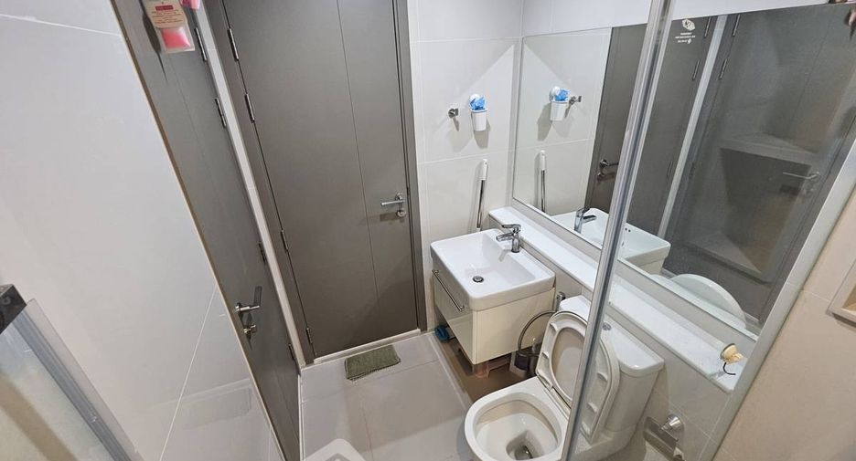 Condo en alquiler de 2 habitaciones en Huai Khwang, Bangkok