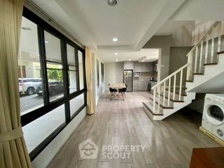 Casa en alquiler de 2 habitaciones en Khlong Toei, Bangkok