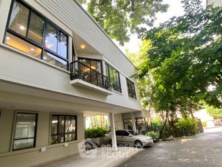 Casa en alquiler de 2 habitaciones en Khlong Toei, Bangkok