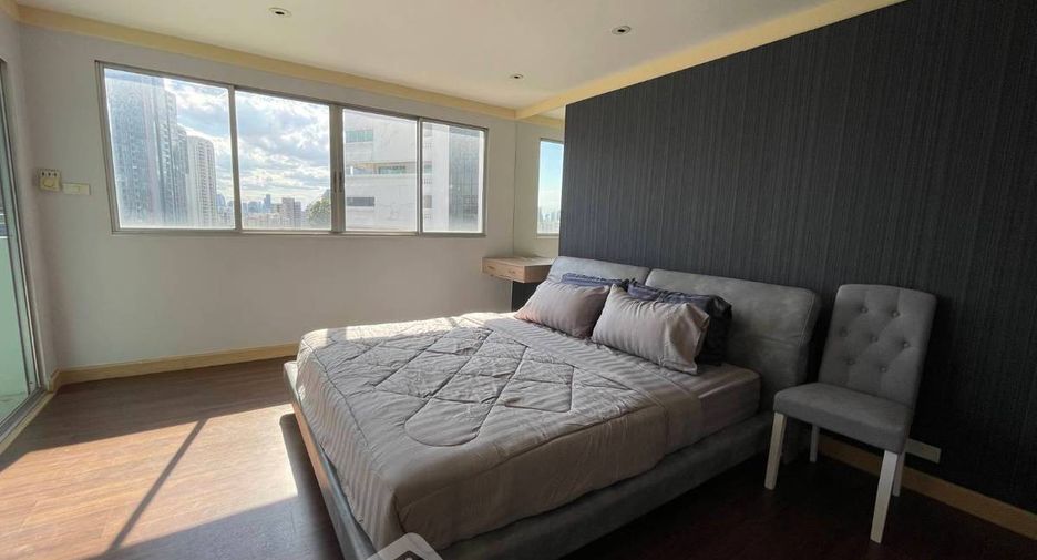 For rent 2 bedrooms condo in Khlong Toei, Bangkok