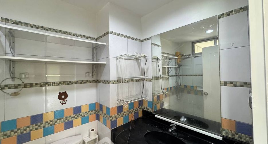For rent 2 bedrooms condo in Yan Nawa, Bangkok