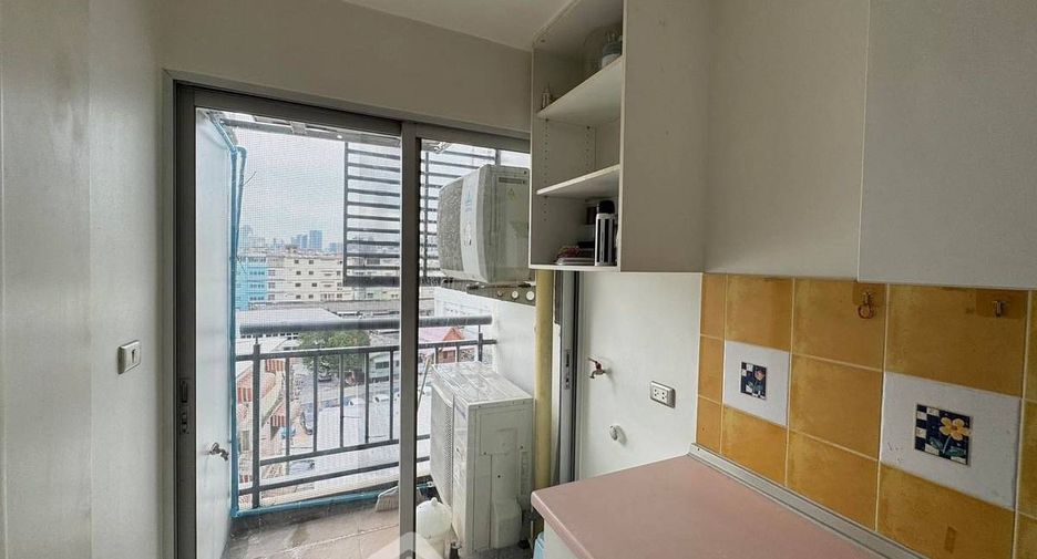 For rent 2 bedrooms condo in Yan Nawa, Bangkok