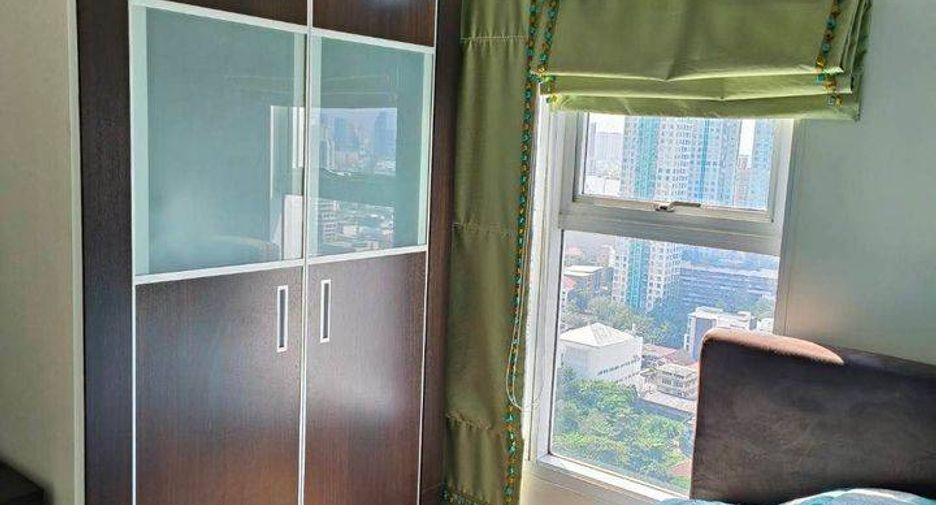 For rent 2 bedrooms condo in Yan Nawa, Bangkok