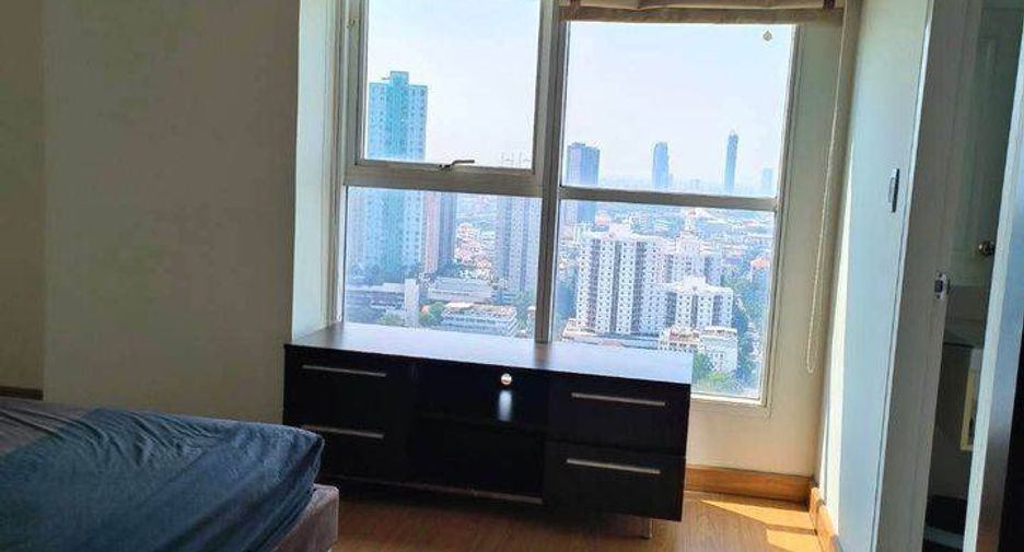 For rent 2 bedrooms condo in Yan Nawa, Bangkok