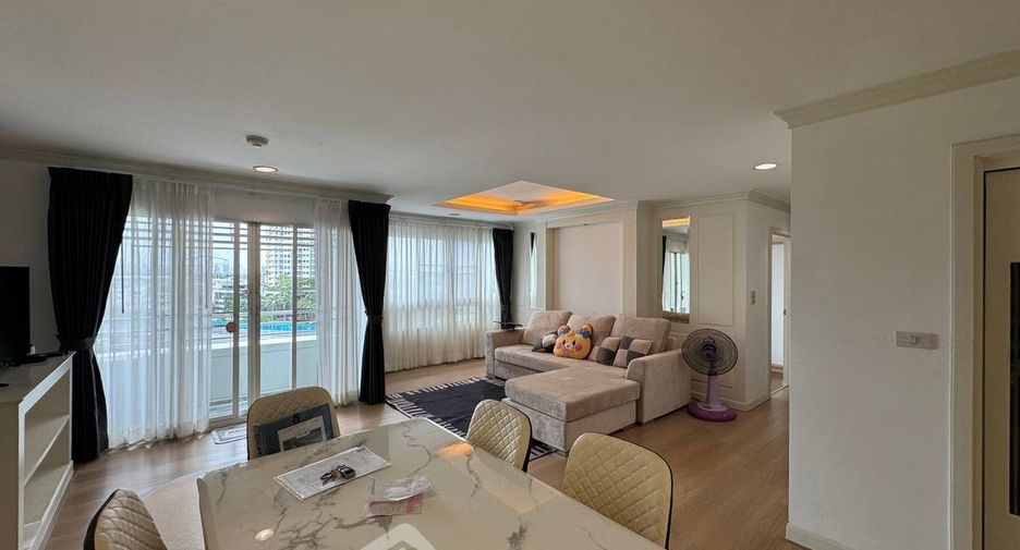 For rent 2 bedrooms condo in Yan Nawa, Bangkok