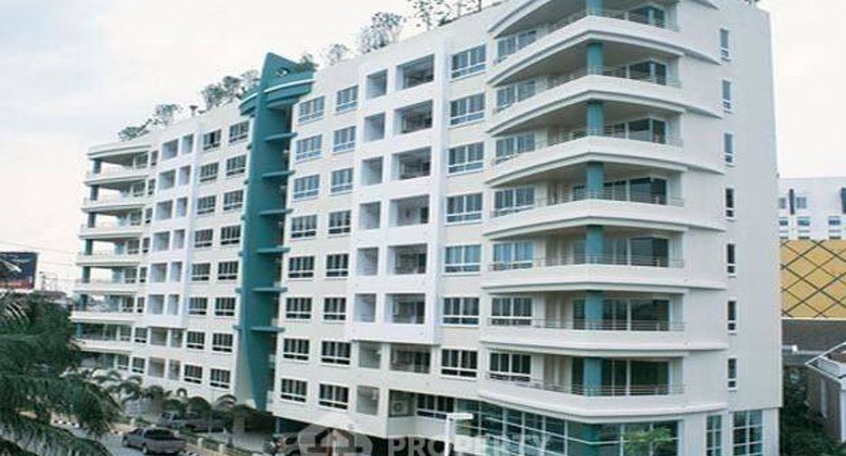 For rent 2 bedrooms condo in Yan Nawa, Bangkok
