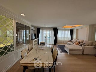 For rent 2 bedrooms condo in Yan Nawa, Bangkok