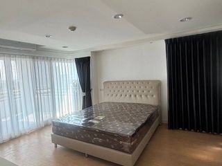 For rent 2 bedrooms condo in Yan Nawa, Bangkok