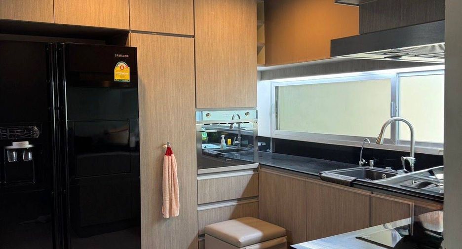 For rent 2 bedrooms townhouse in Suan Luang, Bangkok