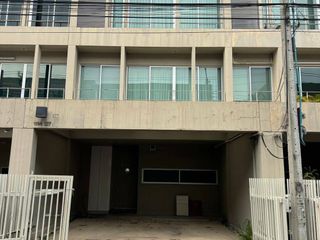 For rent 2 bedrooms townhouse in Suan Luang, Bangkok
