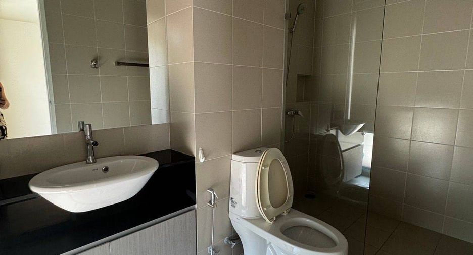 For rent 2 bedrooms townhouse in Suan Luang, Bangkok