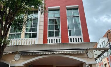 For rent 4 bedrooms house in Yan Nawa, Bangkok