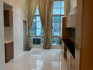 À louer 4 chambres maison à Yan Nawa, Bangkok
