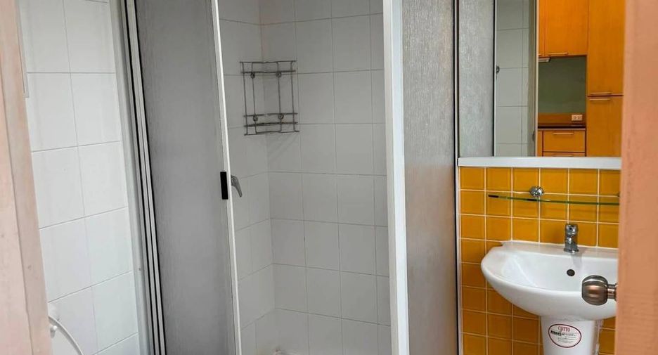 Haus zur Miete mit 4 Zimmer in Yan Nawa, Bangkok