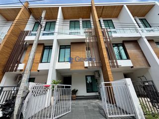 À louer 4 chambres maison à Bang Lamung, Chonburi
