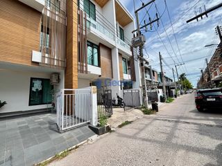 À louer 4 chambres maison à Bang Lamung, Chonburi