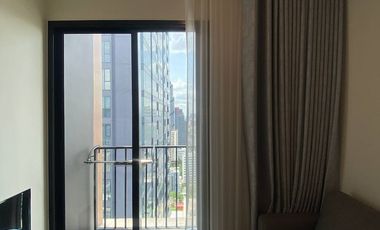 Wohnung zur Miete mit 2 Zimmer in Huai Khwang, Bangkok