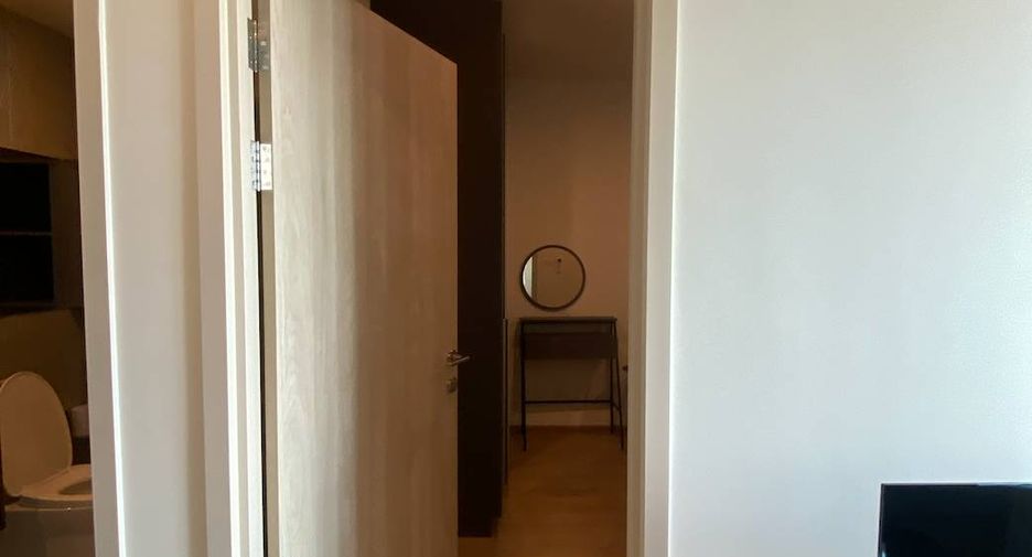 For rent 2 bedrooms condo in Huai Khwang, Bangkok