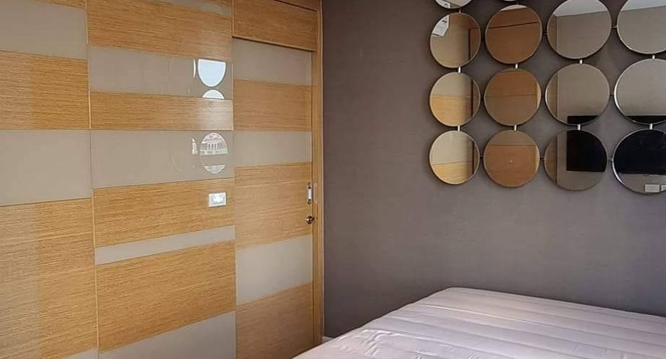 For rent 2 bedrooms condo in Khlong San, Bangkok