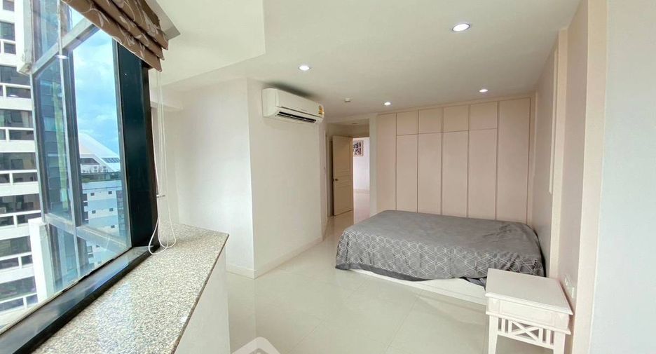 For rent 3 bedrooms condo in Khlong Toei, Bangkok