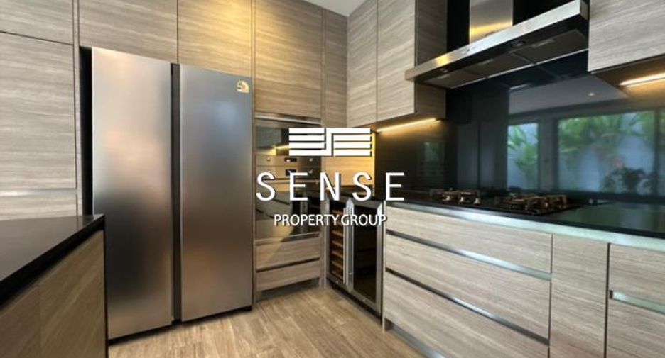 For rent 3 bedrooms house in Watthana, Bangkok