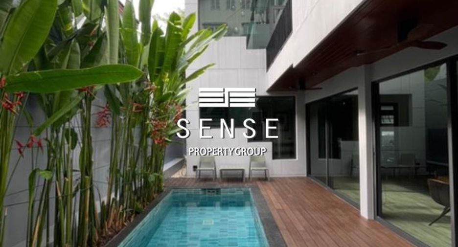For rent 3 bedrooms house in Watthana, Bangkok