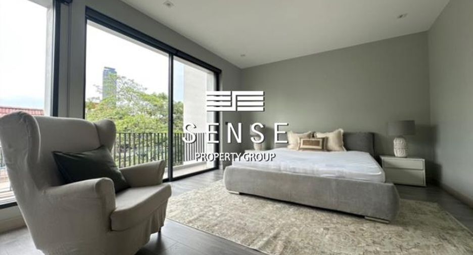 For rent 3 bedrooms house in Watthana, Bangkok