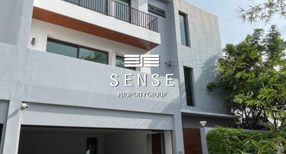 For rent 3 bedrooms house in Watthana, Bangkok
