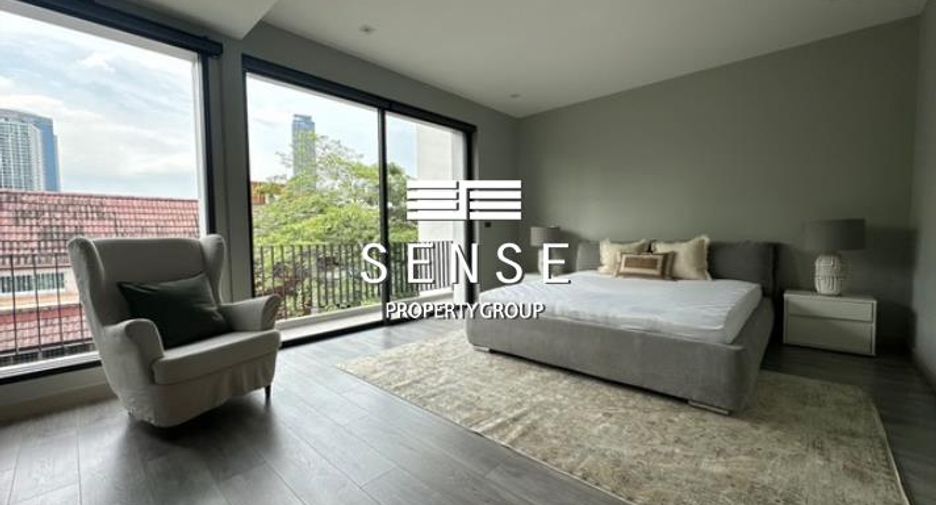 For rent 3 bedrooms house in Watthana, Bangkok