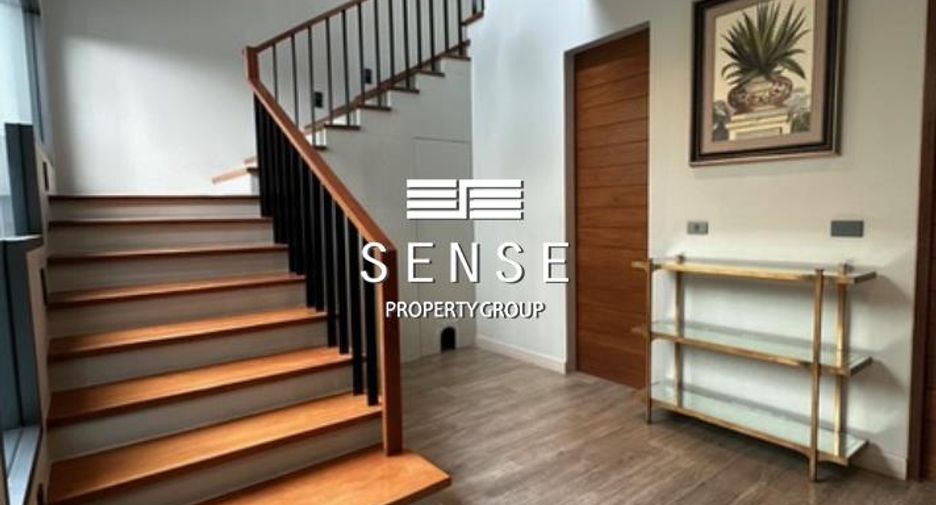 For rent 3 bedrooms house in Watthana, Bangkok