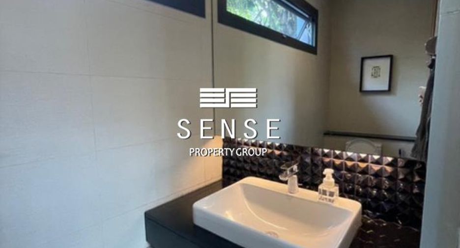 For rent 3 bedrooms house in Watthana, Bangkok