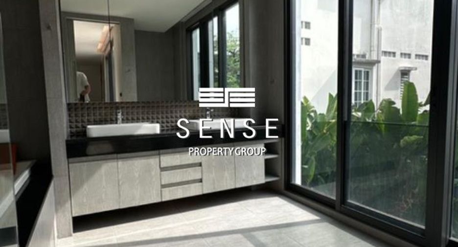 For rent 3 bedrooms house in Watthana, Bangkok